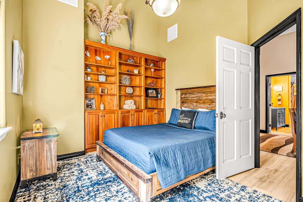 Dog Friendly Moab Mountain Escape with Provate Hot Tub, Fireplace, and Game Room