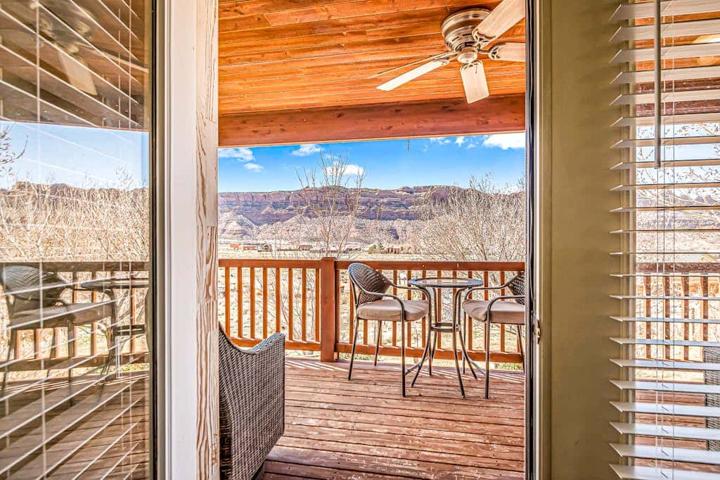 Dog Friendly Moab Mountain Escape with Provate Hot Tub, Fireplace, and Game Room