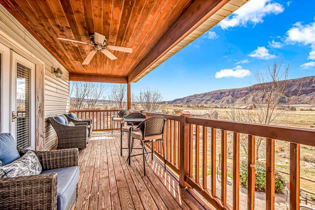 Dog Friendly Moab Mountain Escape with Provate Hot Tub, Fireplace, and Game Room
