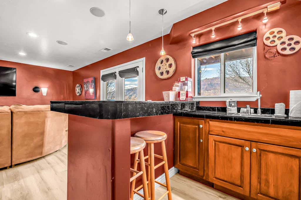 Dog Friendly Moab Mountain Escape with Provate Hot Tub, Fireplace, and Game Room