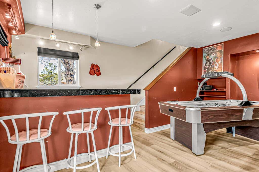 Dog Friendly Moab Mountain Escape with Provate Hot Tub, Fireplace, and Game Room