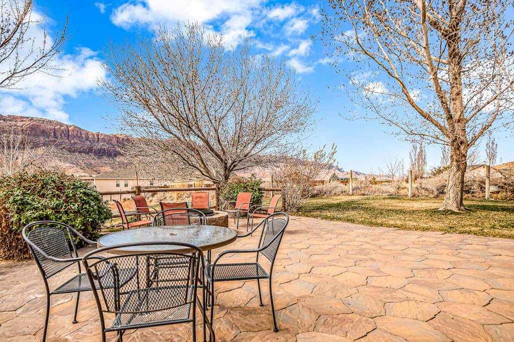Dog Friendly Moab Mountain Escape with Provate Hot Tub, Fireplace, and Game Room