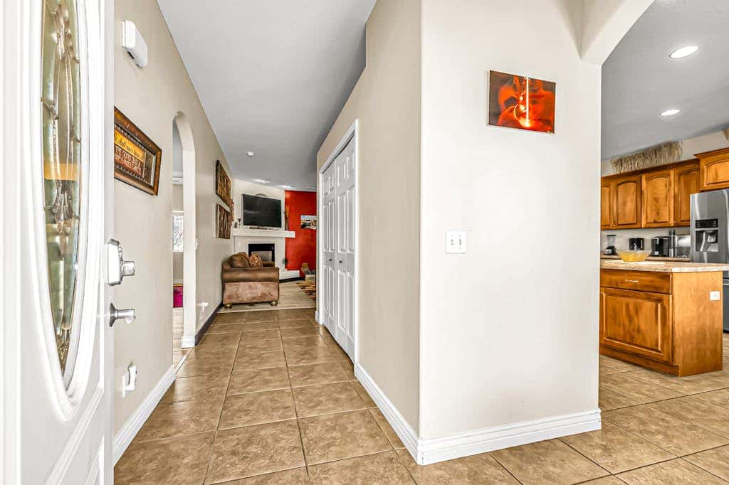 Dog Friendly Moab Mountain Escape with Provate Hot Tub, Fireplace, and Game Room