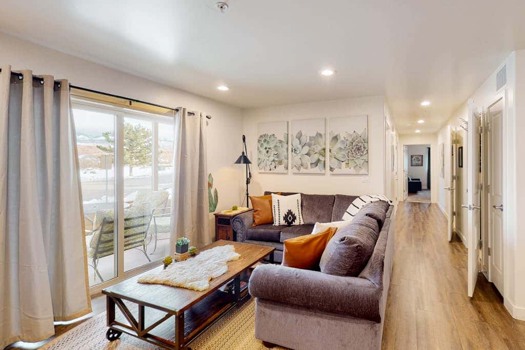 Spacious Moab Condo with Pool Hot Tub and Mountain Views