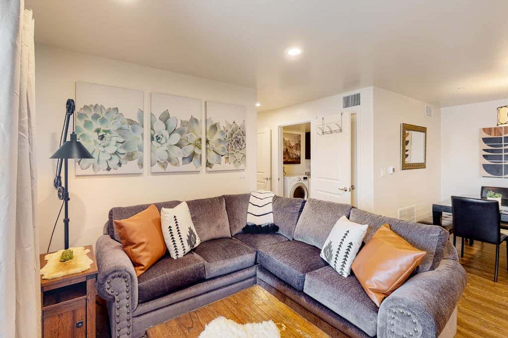 Spacious Moab Condo with Pool Hot Tub and Mountain Views