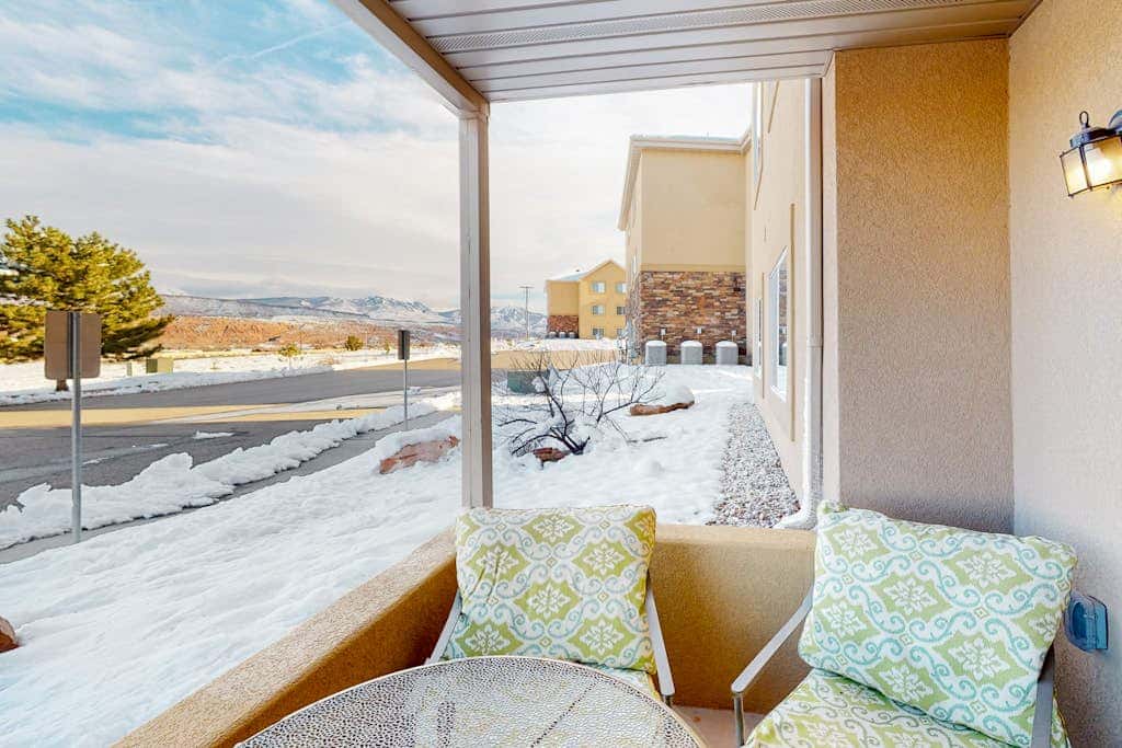 Spacious Moab Condo with Pool Hot Tub and Mountain Views