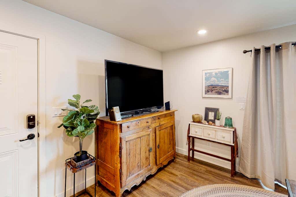 Spacious Moab Condo with Pool Hot Tub and Mountain Views