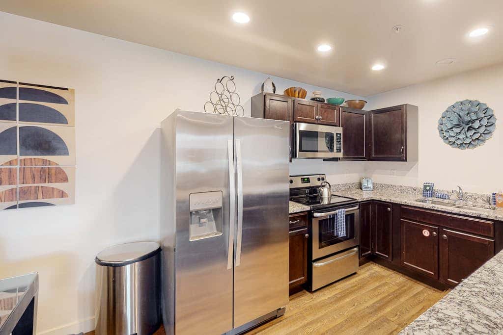 Spacious Moab Condo with Pool Hot Tub and Mountain Views