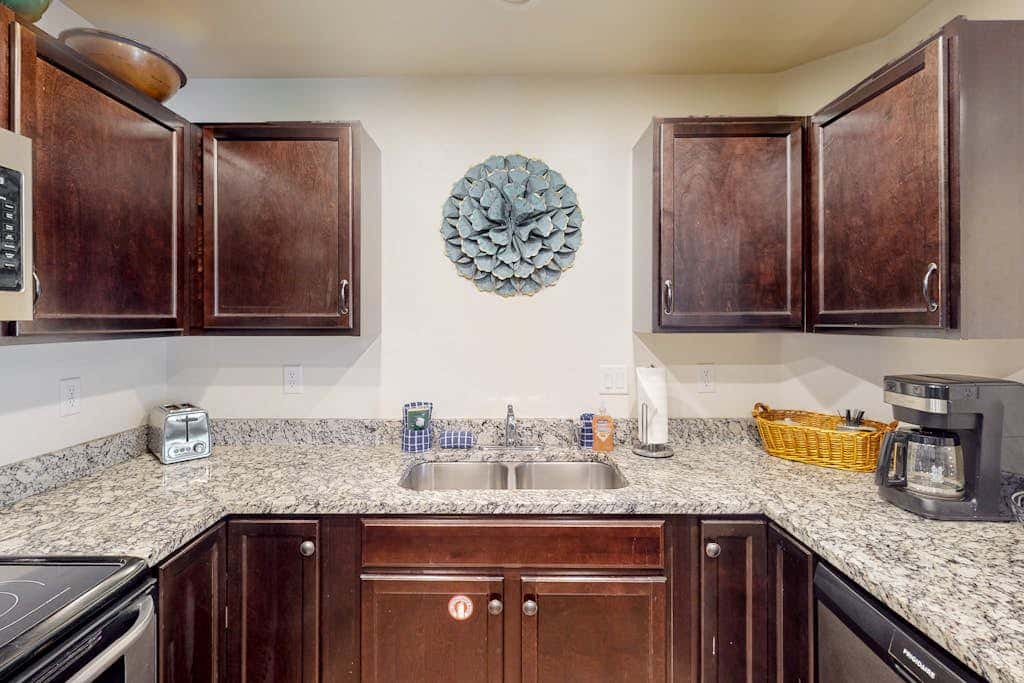 Spacious Moab Condo with Pool Hot Tub and Mountain Views
