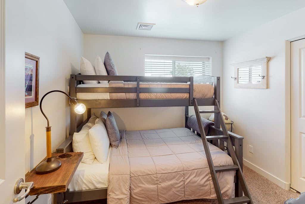 Spacious Moab Condo with Pool Hot Tub and Mountain Views