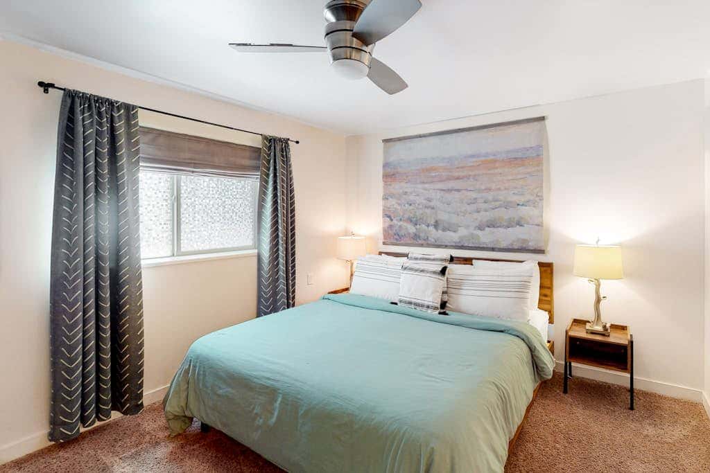 Spacious Moab Condo with Pool Hot Tub and Mountain Views