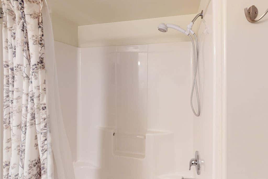 Spacious Moab Condo with Pool Hot Tub and Mountain Views