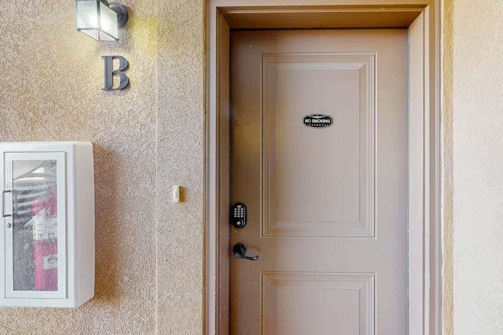 Spacious Moab Condo with Pool Hot Tub and Mountain Views