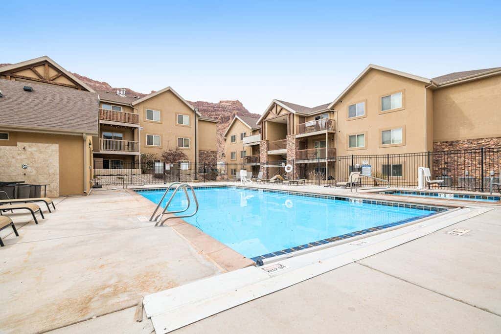 Spacious Moab Condo with Pool Hot Tub and Mountain Views