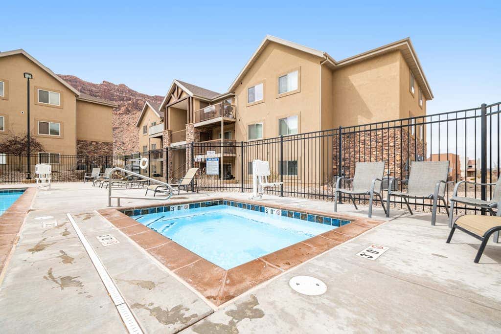 Spacious Moab Condo with Pool Hot Tub and Mountain Views