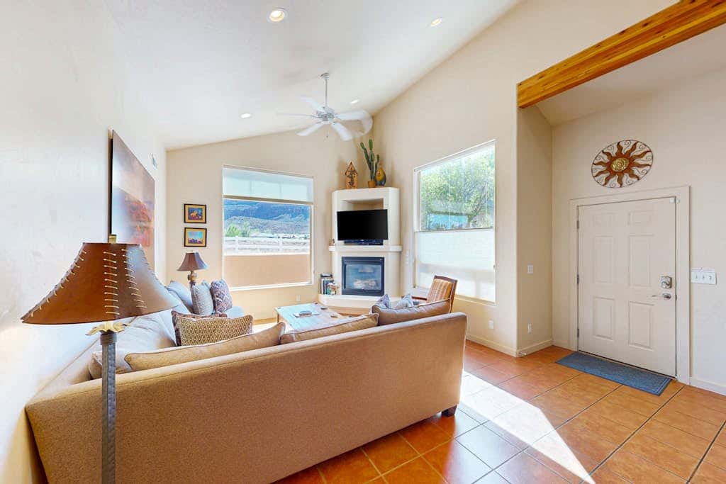 Spacious Moab Townhouse with Seasonal Pool and Hot Tub - Views and Hiking Nearby