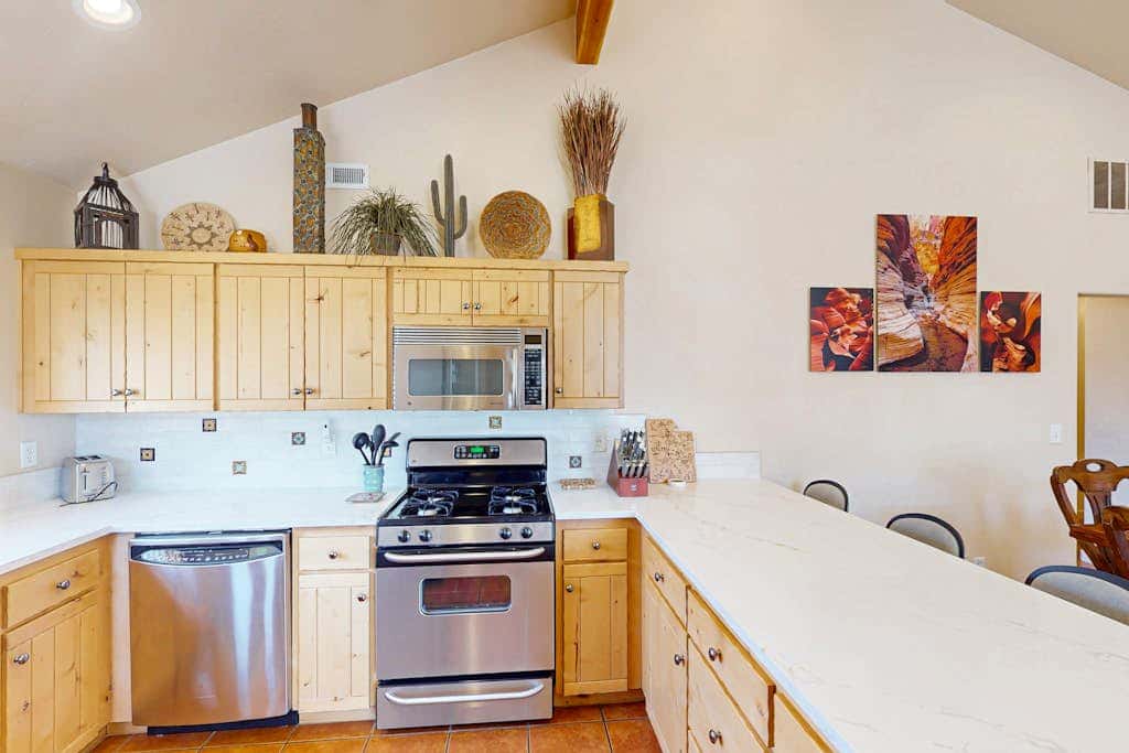 Spacious Moab Townhouse with Seasonal Pool and Hot Tub - Views and Hiking Nearby