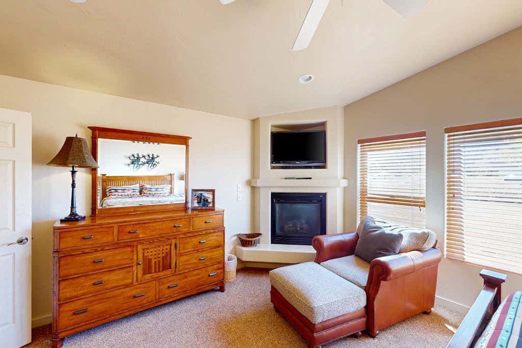 Spacious Moab Townhouse with Seasonal Pool and Hot Tub - Views and Hiking Nearby