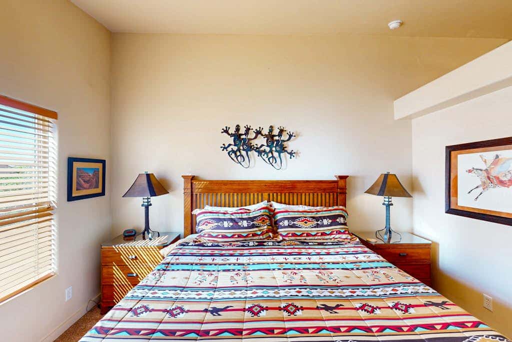 Spacious Moab Townhouse with Seasonal Pool and Hot Tub - Views and Hiking Nearby