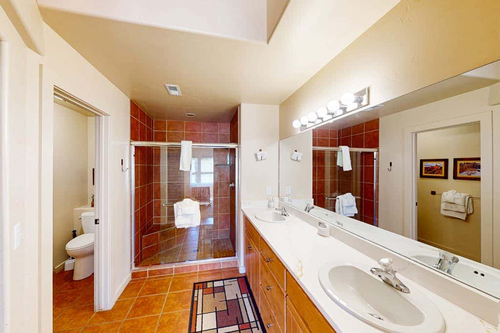 Spacious Moab Townhouse with Seasonal Pool and Hot Tub - Views and Hiking Nearby