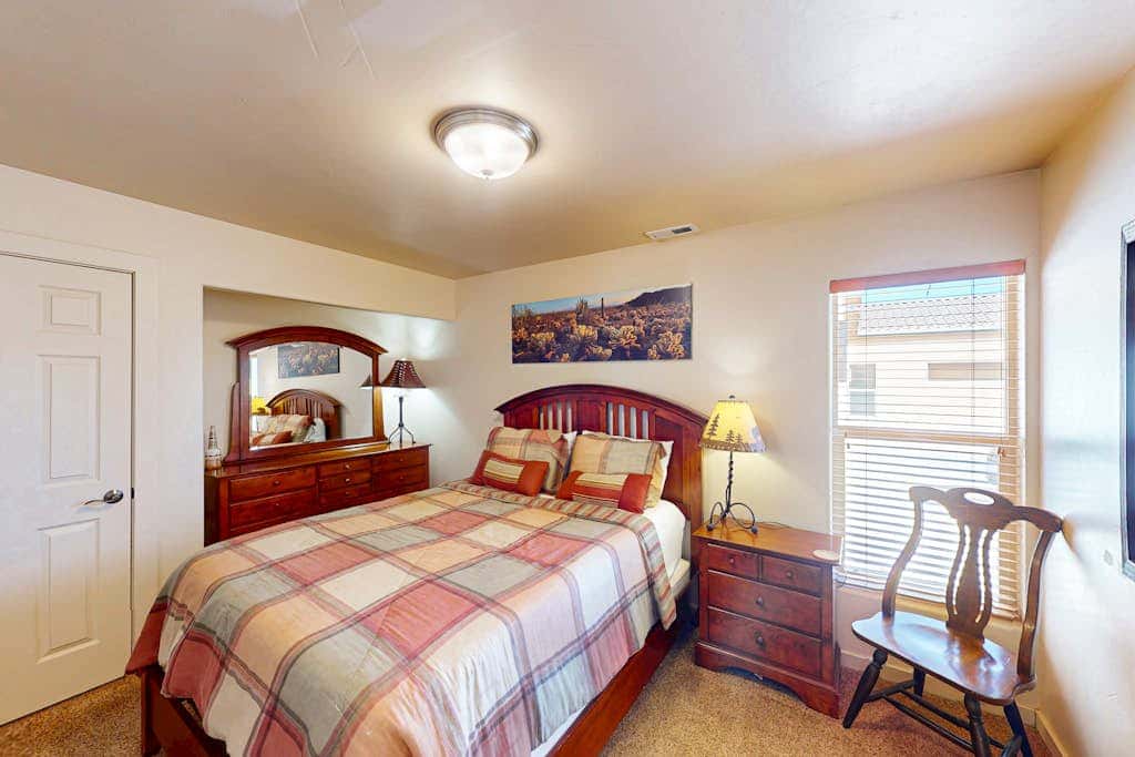 Spacious Moab Townhouse with Seasonal Pool and Hot Tub - Views and Hiking Nearby