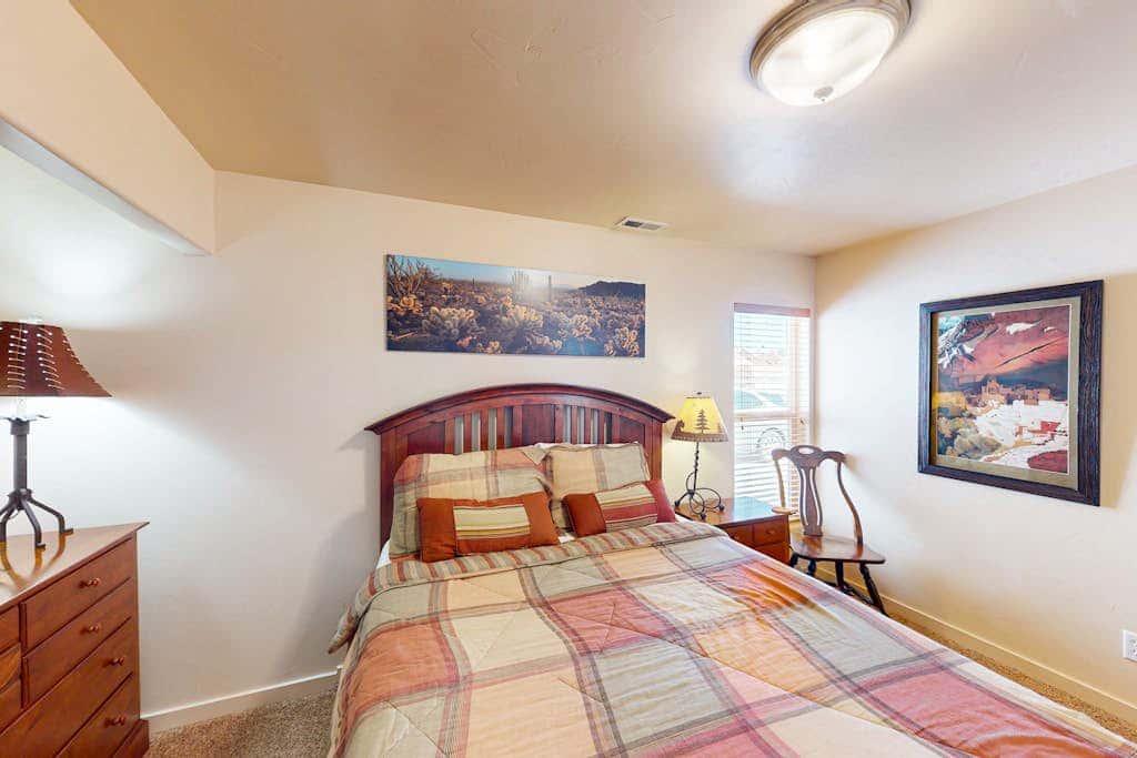 Spacious Moab Townhouse with Seasonal Pool and Hot Tub - Views and Hiking Nearby