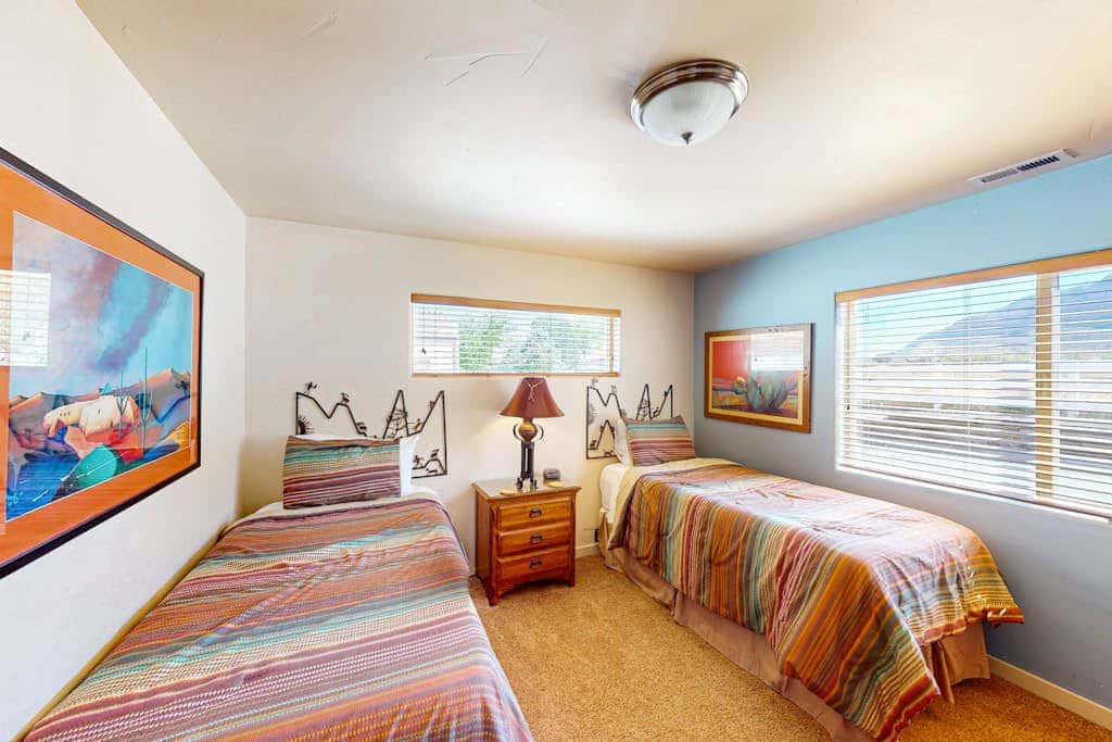 Spacious Moab Townhouse with Seasonal Pool and Hot Tub - Views and Hiking Nearby