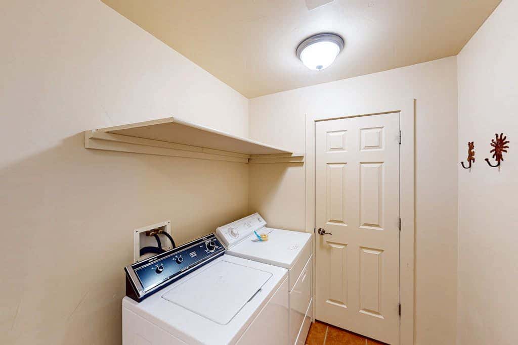 Spacious Moab Townhouse with Seasonal Pool and Hot Tub - Views and Hiking Nearby