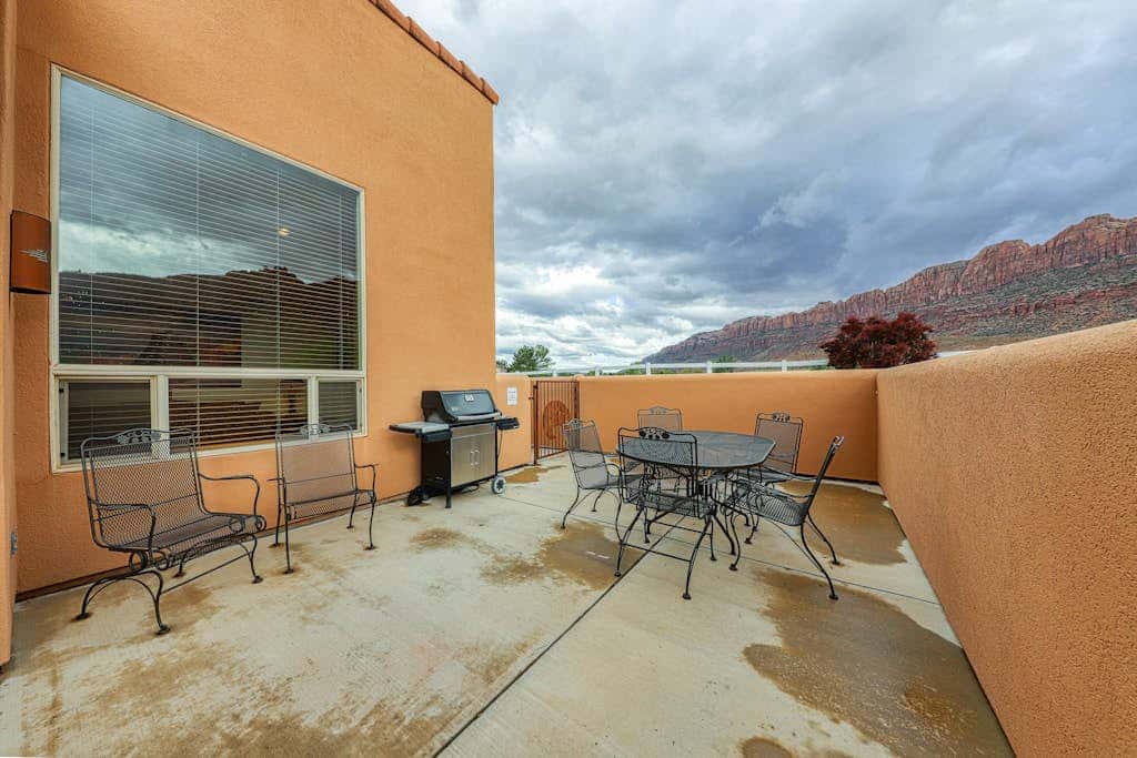 Spacious Moab Townhouse with Seasonal Pool and Hot Tub - Views and Hiking Nearby