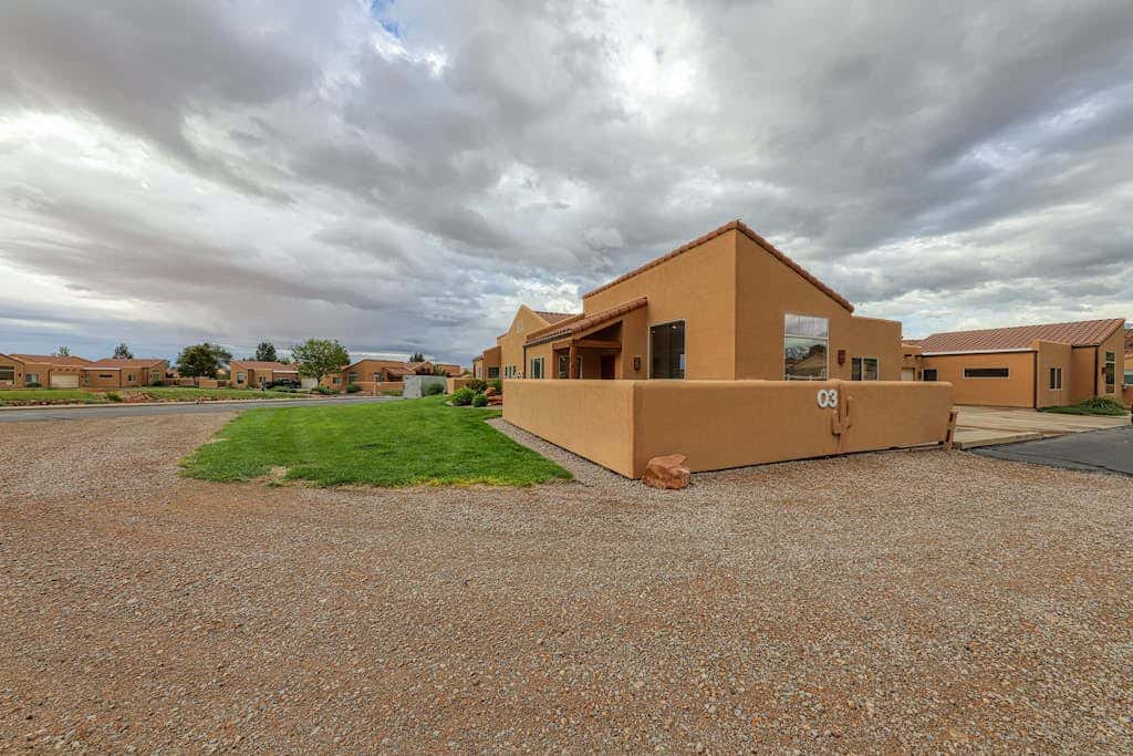 Spacious Moab Townhouse with Seasonal Pool and Hot Tub - Views and Hiking Nearby