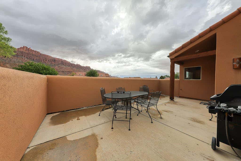 Spacious Moab Townhouse with Seasonal Pool and Hot Tub - Views and Hiking Nearby