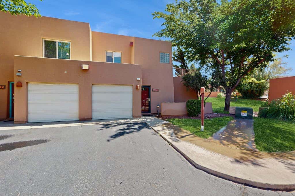 Condo with Beautiful Red Rock Vistas, Seasonal Pool, Fireplace, Grill, and WiFi