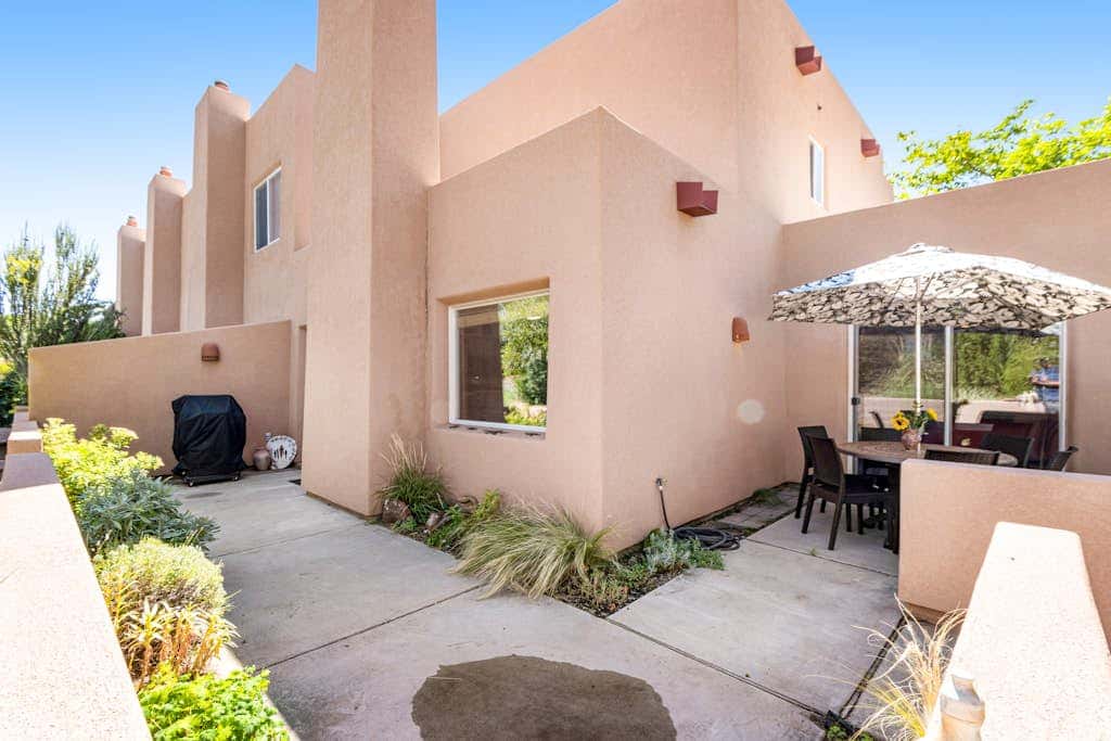 Condo Surrounded by Natural Red Rock Beauty with Seasonal Pool Access