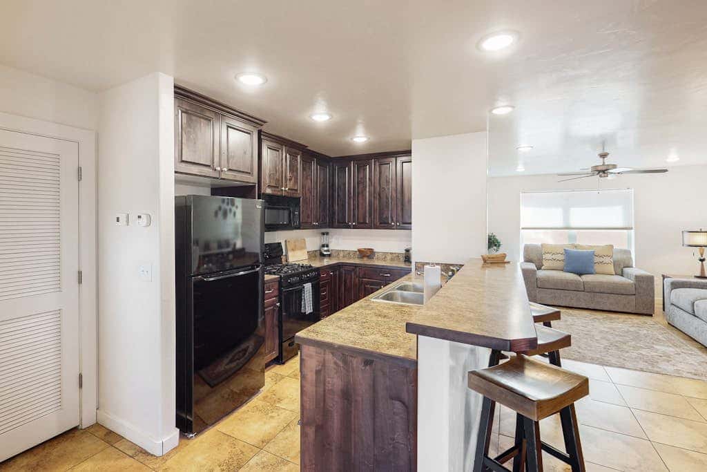 Lovely Townhome near Town with Pool, Hot Tub, Playground, Patio & Tennis