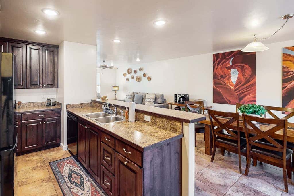 Lovely Townhome near Town with Pool, Hot Tub, Playground, Patio & Tennis