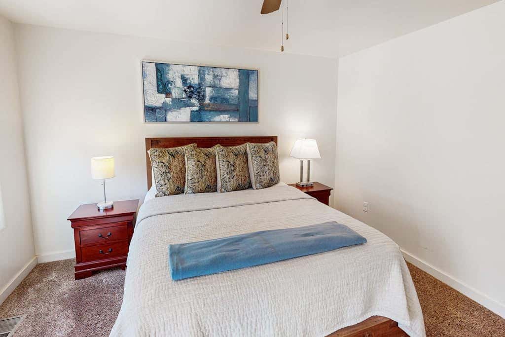 Lovely Townhome near Town with Pool, Hot Tub, Playground, Patio & Tennis