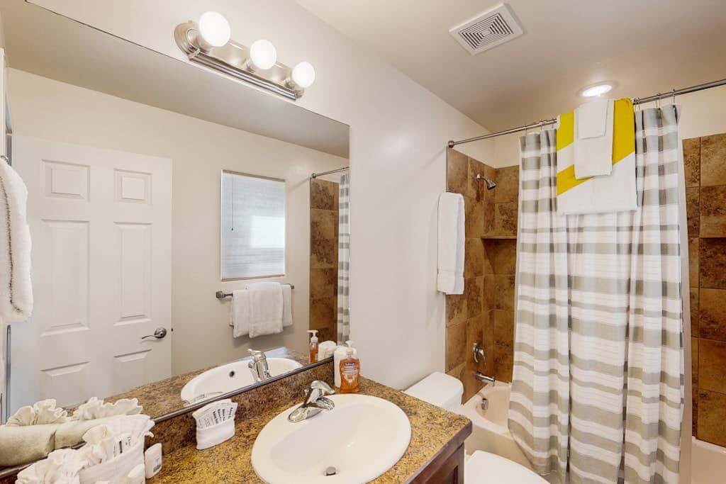 Lovely Townhome near Town with Pool, Hot Tub, Playground, Patio & Tennis