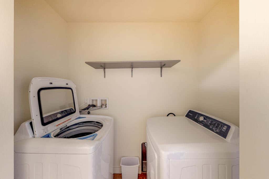 Lovely Townhome near Town with Pool, Hot Tub, Playground, Patio & Tennis