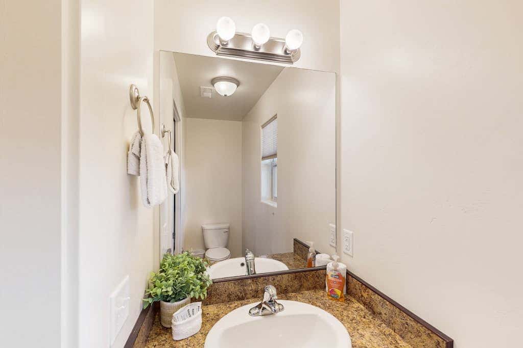 Lovely Townhome near Town with Pool, Hot Tub, Playground, Patio & Tennis