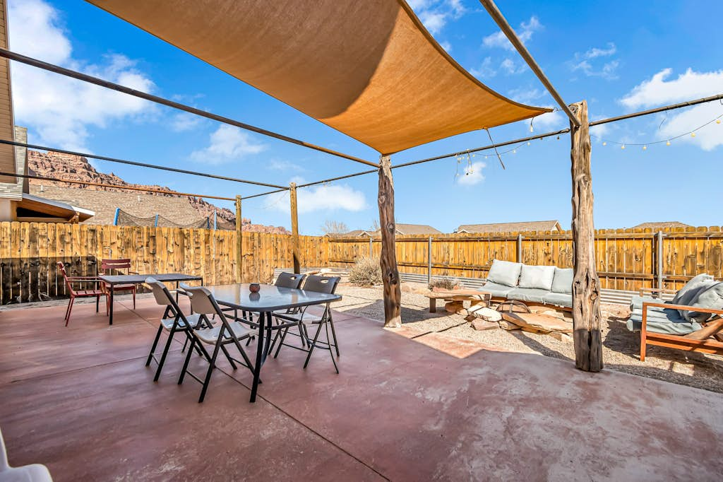 Lovely Moab Home with Shared Pool Hot Tub and Stunning Desert Mountain Views