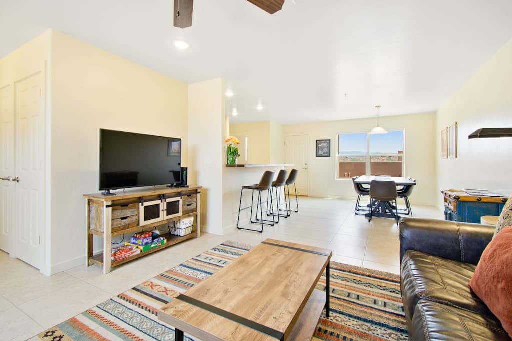 Updated Dog Friendly Condo with Pool & Hot Tub - Close to National Parks