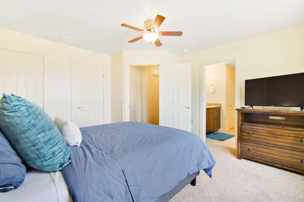 Updated Dog Friendly Condo with Pool & Hot Tub - Close to National Parks