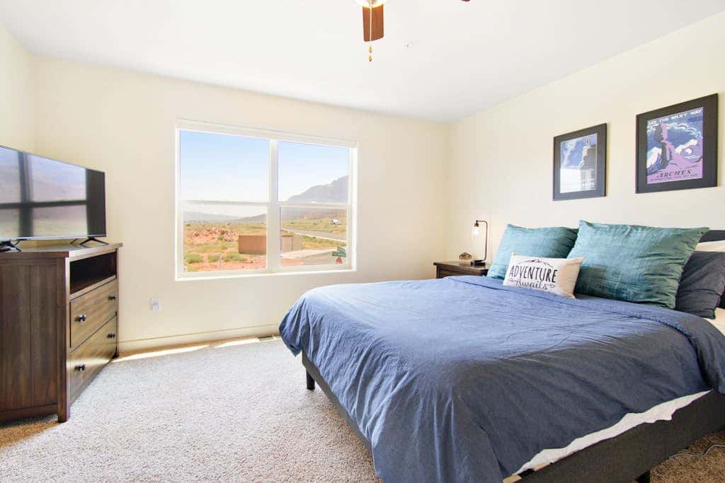Updated Dog Friendly Condo with Pool & Hot Tub - Close to National Parks