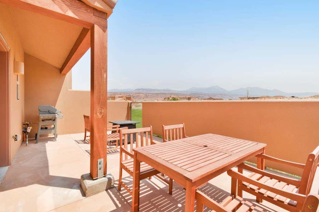 Updated Dog Friendly Condo with Pool & Hot Tub - Close to National Parks
