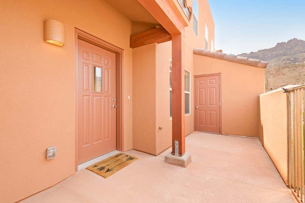 Updated Dog Friendly Condo with Pool & Hot Tub - Close to National Parks