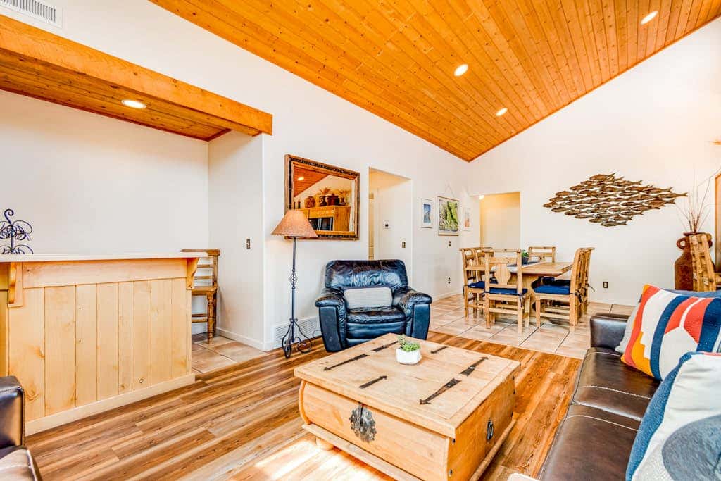 Mountain View Home with Patio, Gas Fireplace, Shared Pool and Hot Tub - Dog Friendly