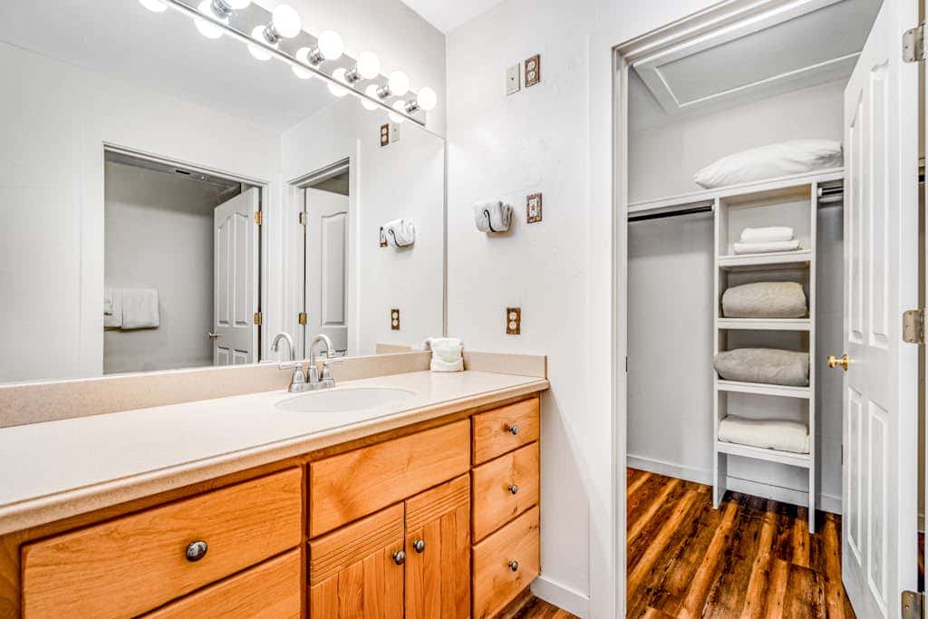 Mountain View Home with Patio, Gas Fireplace, Shared Pool and Hot Tub - Dog Friendly