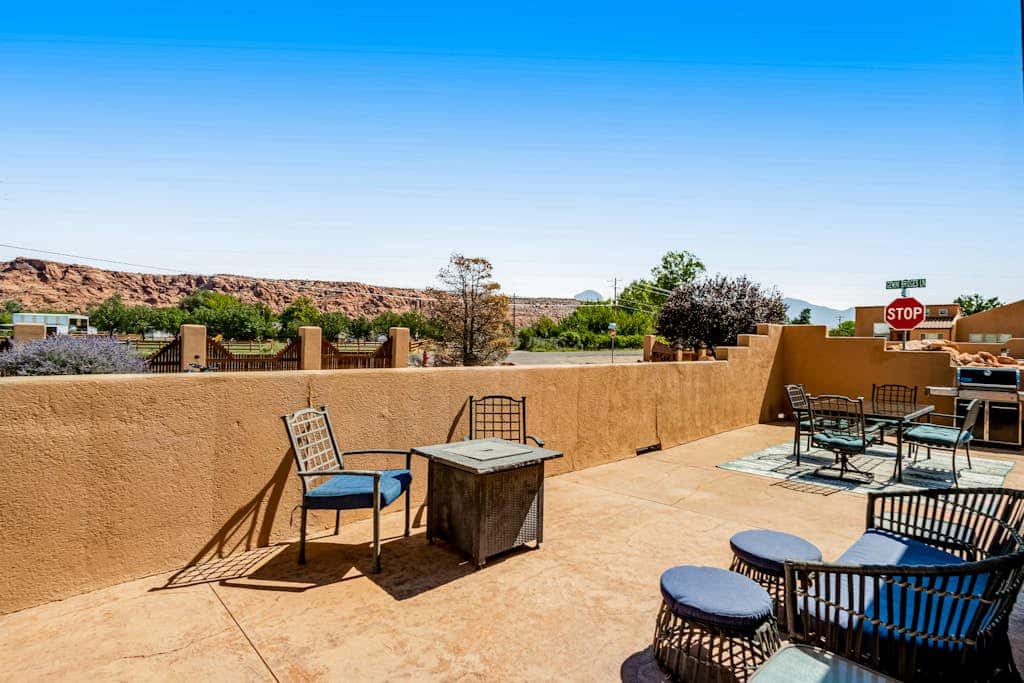 Mountain View Home with Patio, Gas Fireplace, Shared Pool and Hot Tub - Dog Friendly