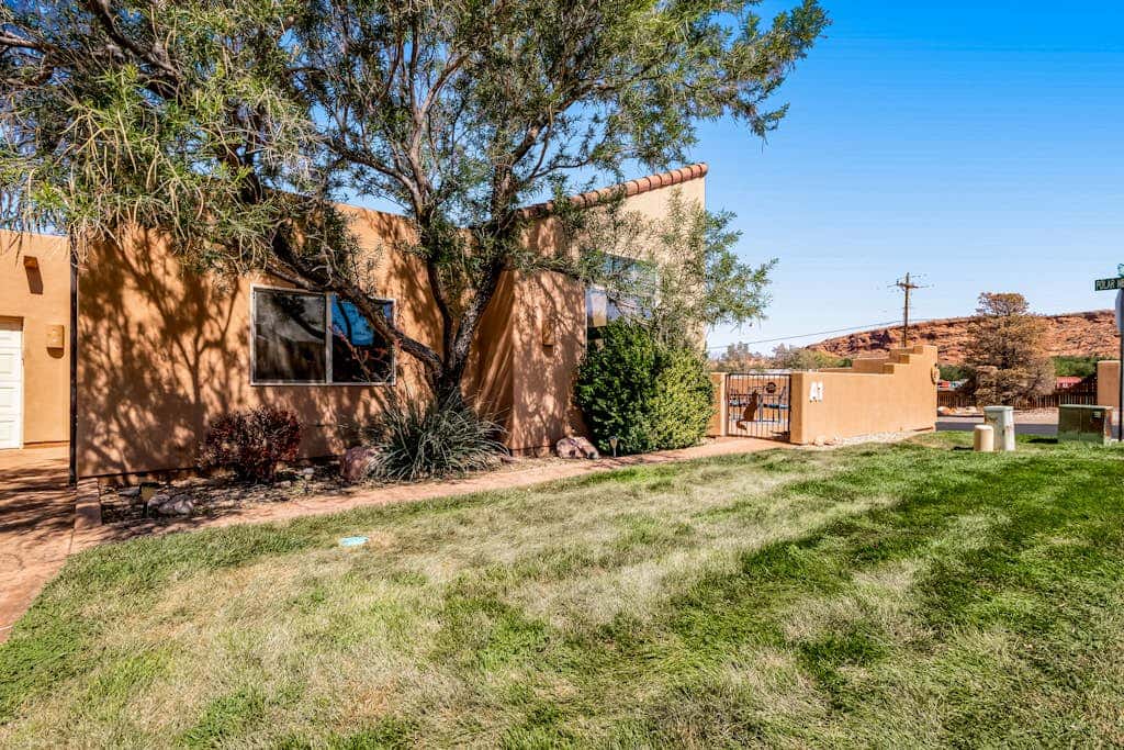 Mountain View Home with Patio, Gas Fireplace, Shared Pool and Hot Tub - Dog Friendly