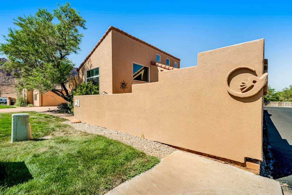 Mountain View Home with Patio, Gas Fireplace, Shared Pool and Hot Tub - Dog Friendly